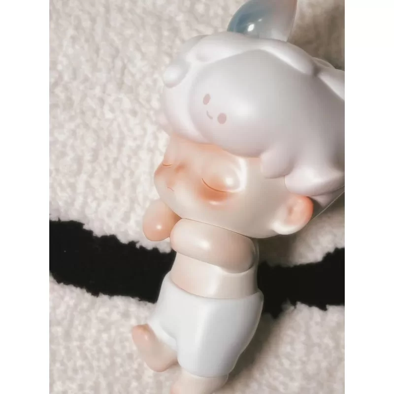 DIMOO Chiffon Cake Limited Figure DIMOO Chiffon Cake Limited Figure