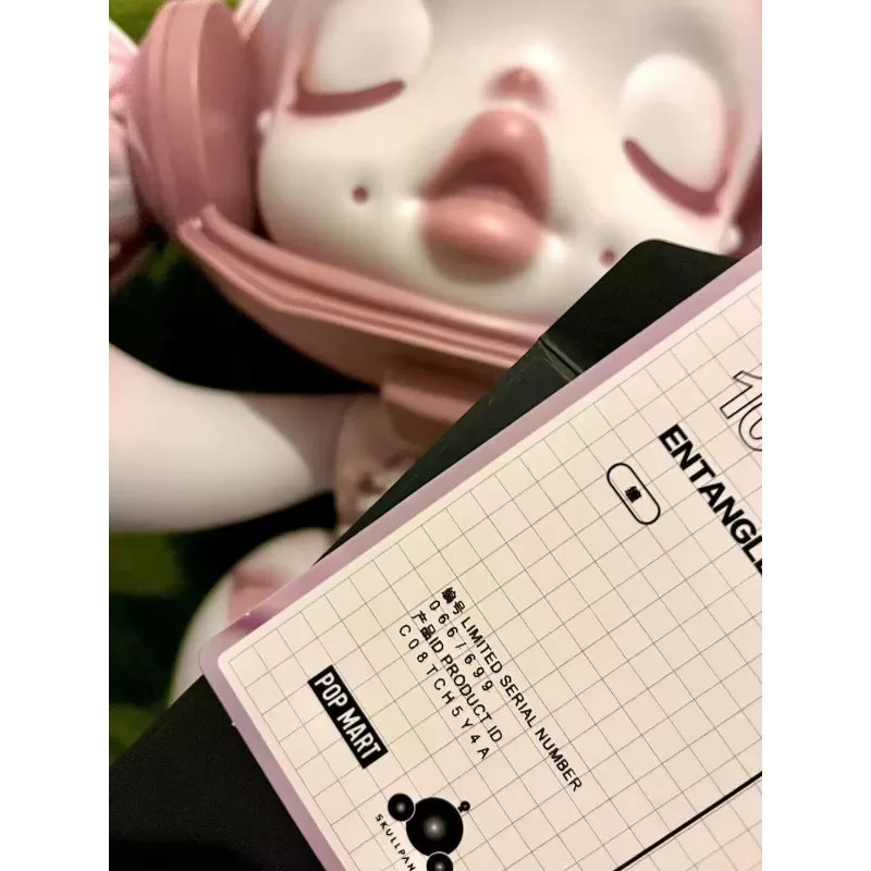 MEGA α SKULLPANDA Entangled 1000% Limited Figurine MEGA α SKULLPANDA Entangled 1000% Limited Figurine