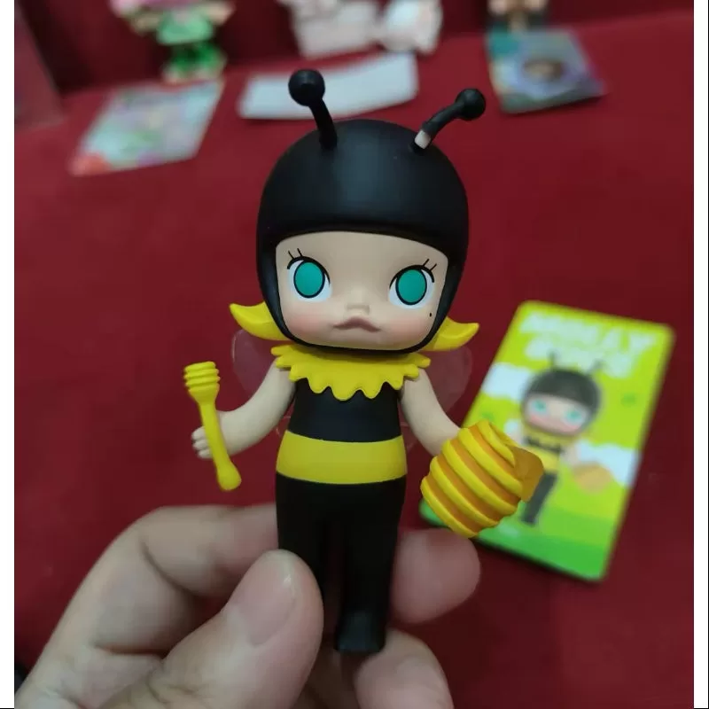 MOLLY Bugs Series Bee