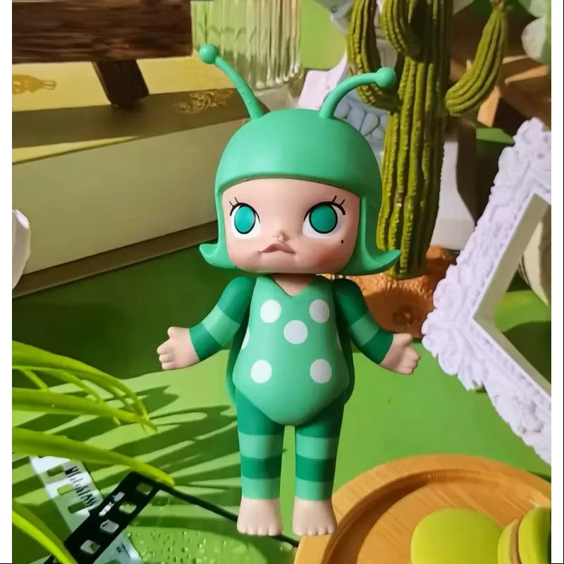 MOLLY Bugs Series Green Horned Insect