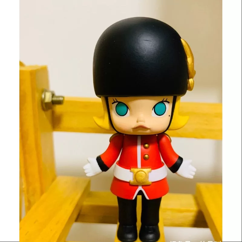 MOLLY Finding Big Ear Series Queen’s Guard