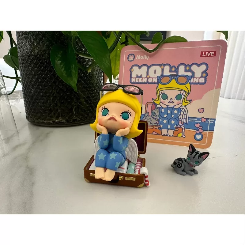 MOLLY Keen On Travelling Figurine 2021 Limited Edition