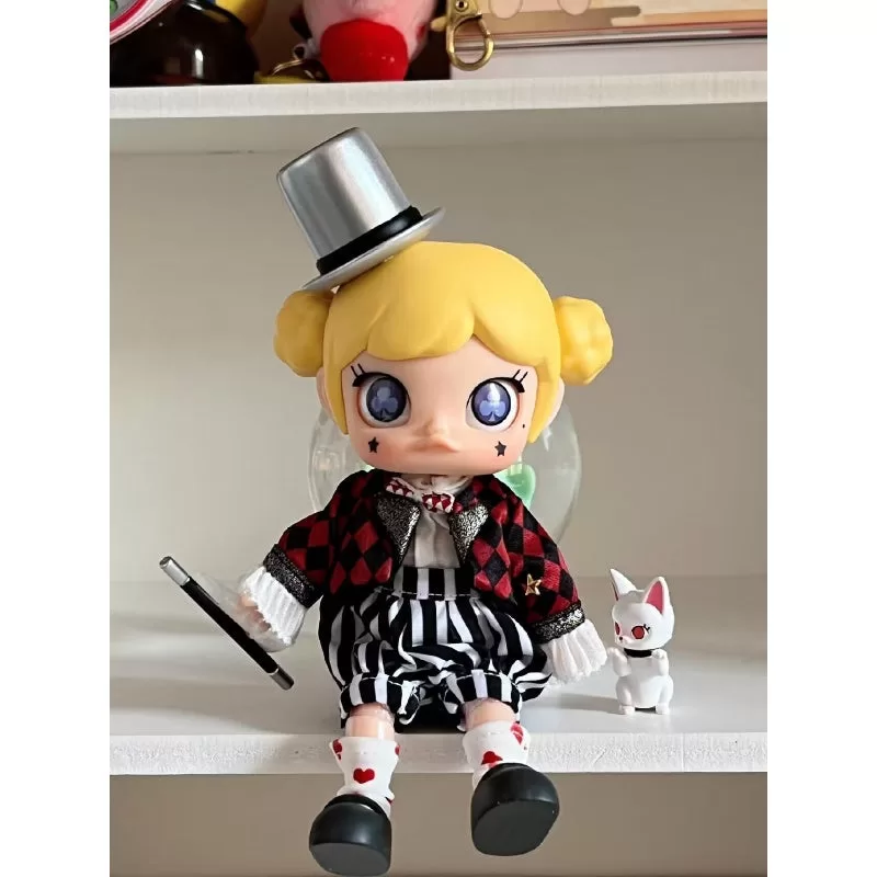 MOLLY Magic Show Action Figure MOLLY Magic Show Action Figure