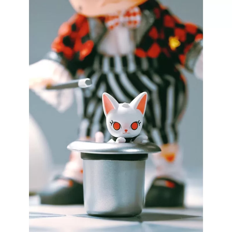 MOLLY Magic Show Action Figure MOLLY Magic Show Action Figure