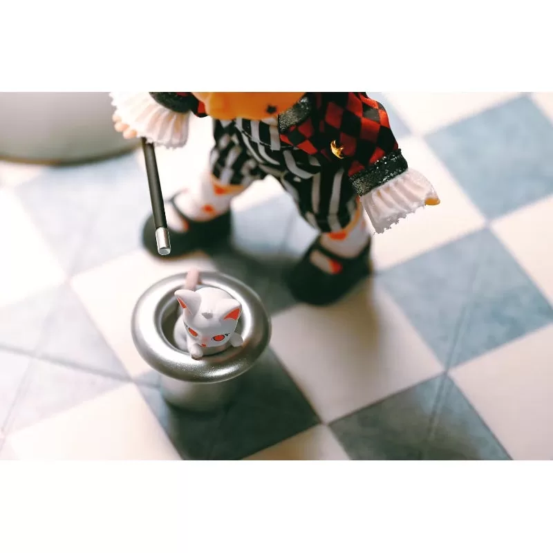 MOLLY Magic Show Action Figure MOLLY Magic Show Action Figure