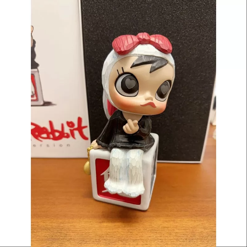 MOLLY x Silent Trick 17th Anniversary Statue The Moon Rabbit Red 2023 LIMITED MOLLY x Silent Trick 17th Anniversary Statue The Moon Rabbit Red 2023 LIMITED