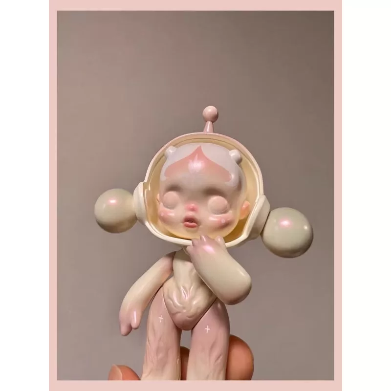 Skullpanda Confide Limited Figurine