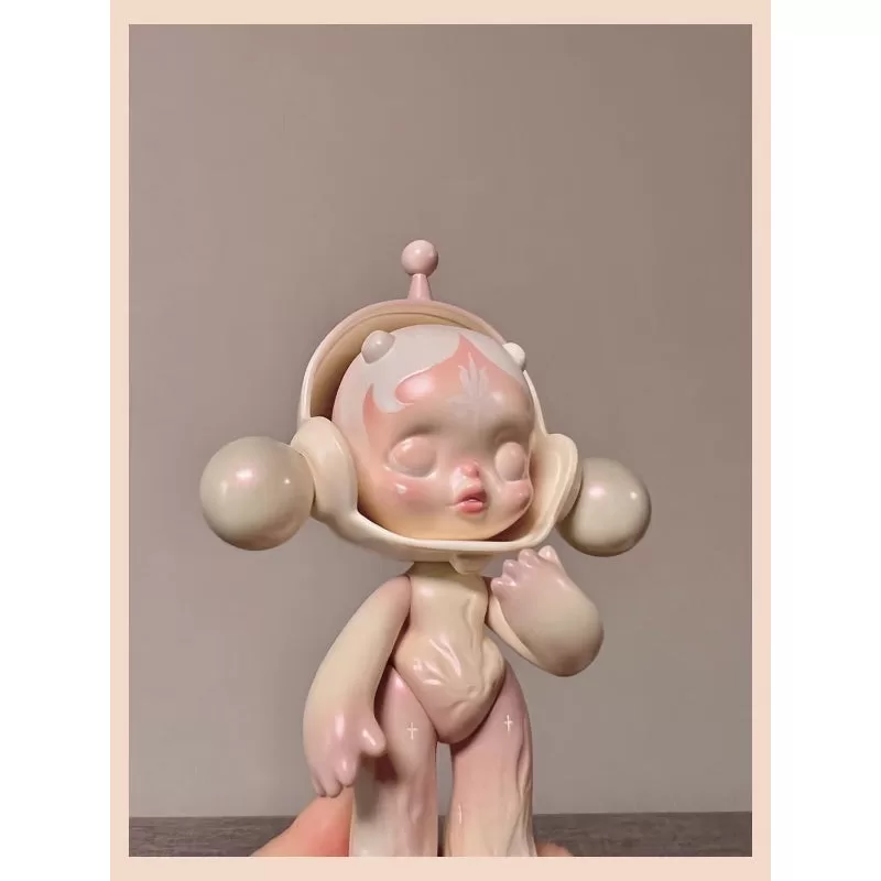 Skullpanda Confide Limited Figurine Skullpanda Confide Limited Figurine