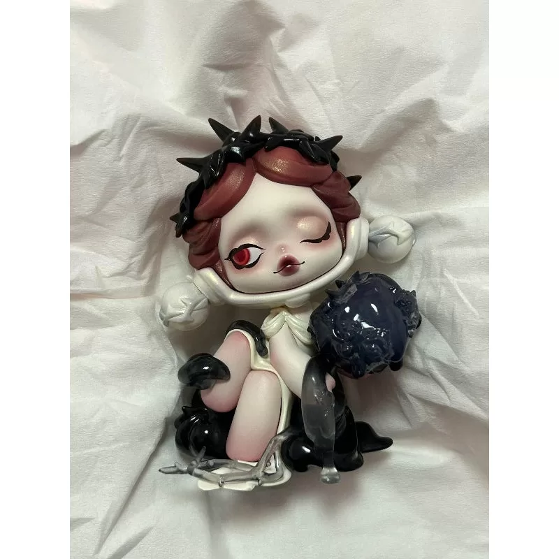 Skullpanda Glimpse Valentine’s Day Figure Limited edition