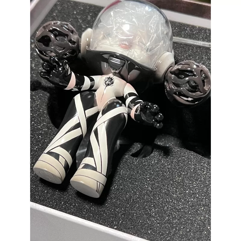 Skullpanda Shackle Limited Figure Skullpanda Shackle Limited Figure